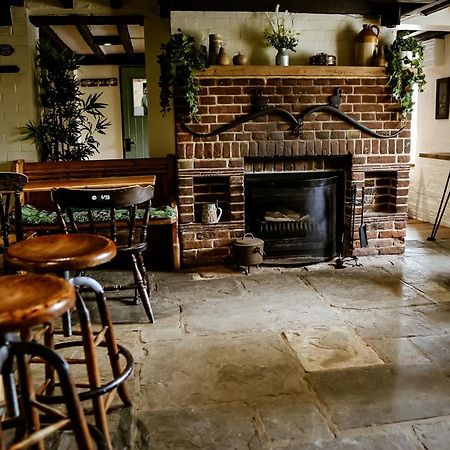 The Old Mill Hotel ซอลส์บรี ภายนอก รูปภาพ