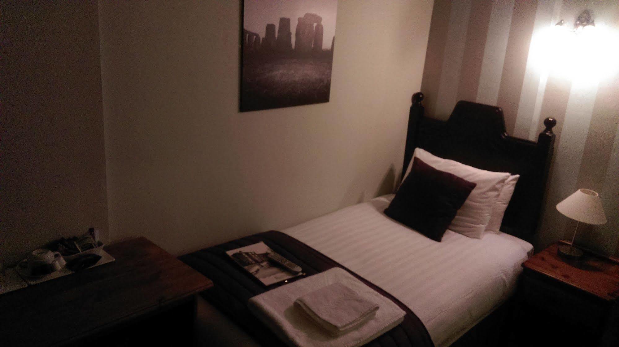 The Old Mill Hotel ซอลส์บรี ภายนอก รูปภาพ